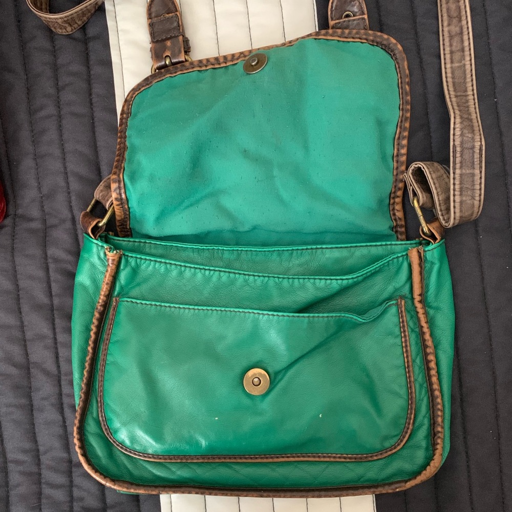 Distressed purse - Picture 2 of 3